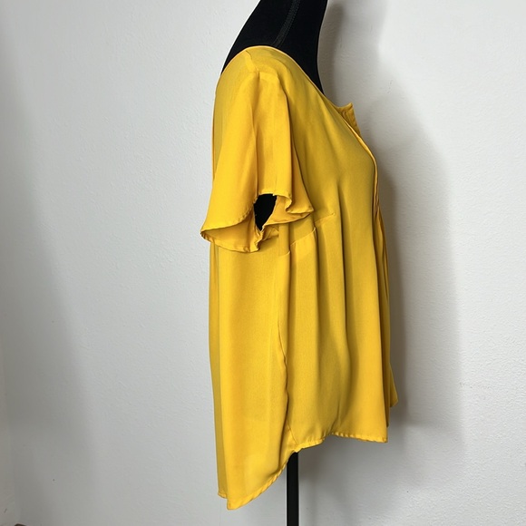 Torrid size 0 yellow flowy blouse - Picture 4 of 10